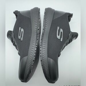 Skechers Work Relaxed Fit Slip Resistant women’s black size 6